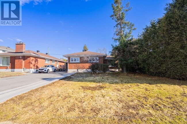 Photo - 1746 Gage Crescent