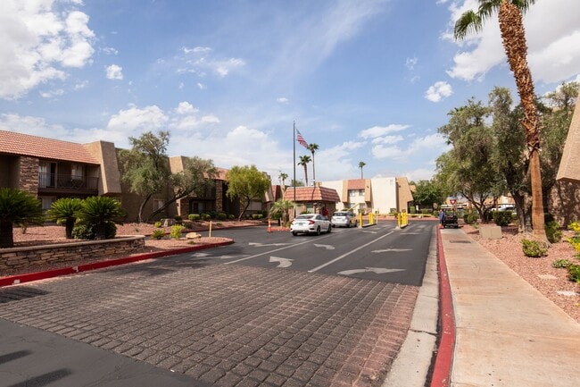 Building Photo - Guard gated SW community with easy Strip a...