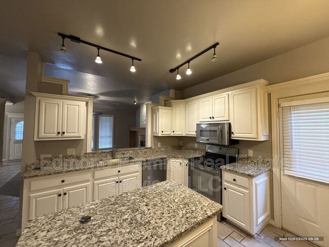 Photo - 14001 Arapaho Rd