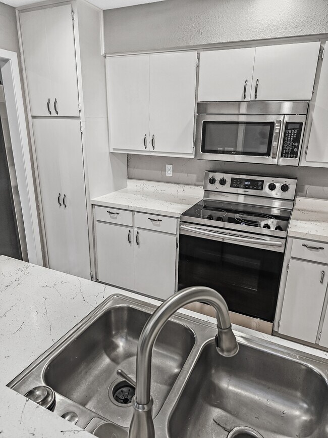 Photo - 2612 San Pedro St