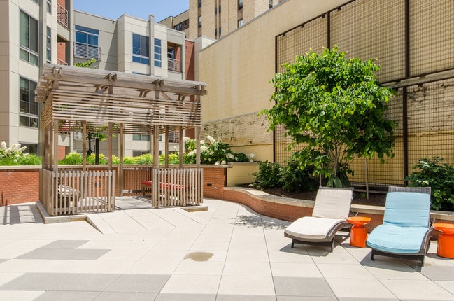 Dorchester West Apartments