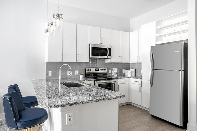 Building Photo - Cue Galatyn Station