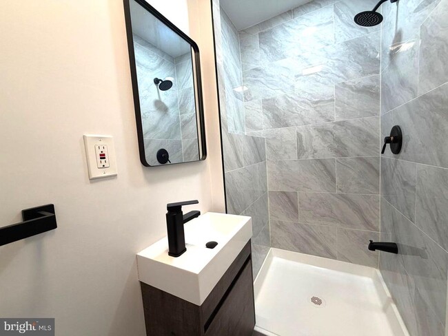 Photo - 330 N 2nd St