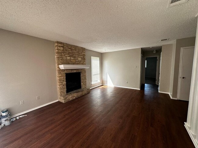 Photo - 2202 Donahue Ln