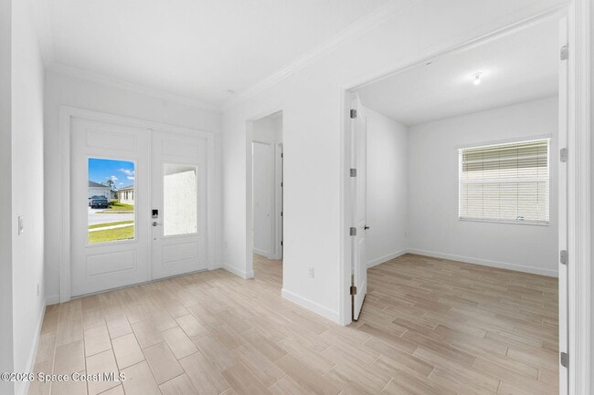 Photo - 1464 Island Ave NW