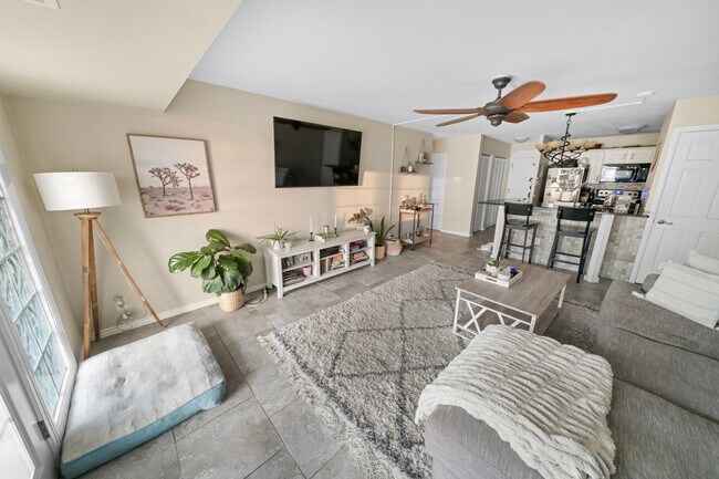Photo - 1121 Albion St Unit 909