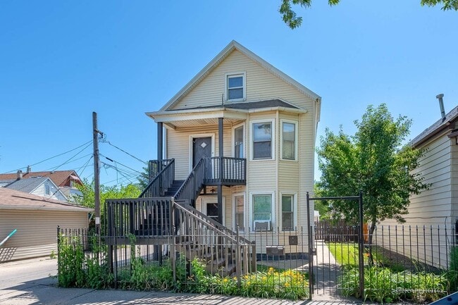 Building Photo - 5015 S Rockwell St