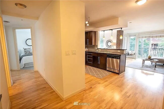Photo - 124 Bellevue Ave E Unidad 202
