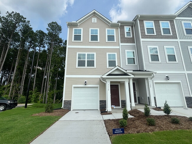 Building Photo - Room in Townhome on Gypsum Dr