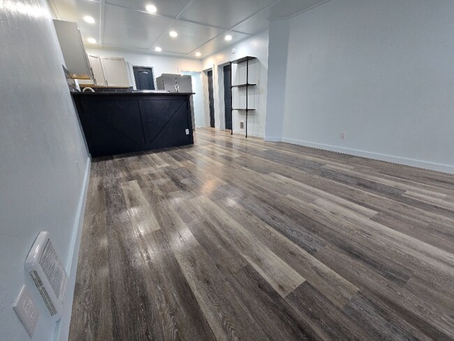 Photo - 1130 E 2nd St Unidad A