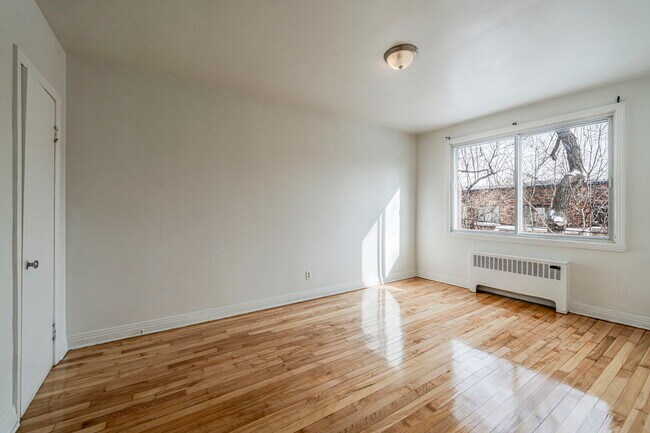 Photo - 3030 Av Linton