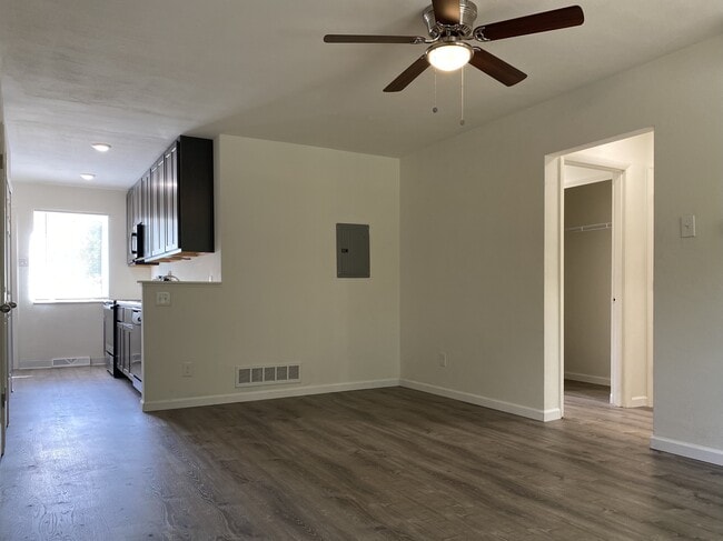 Building Photo - 3972 Brittany Cir Unit A