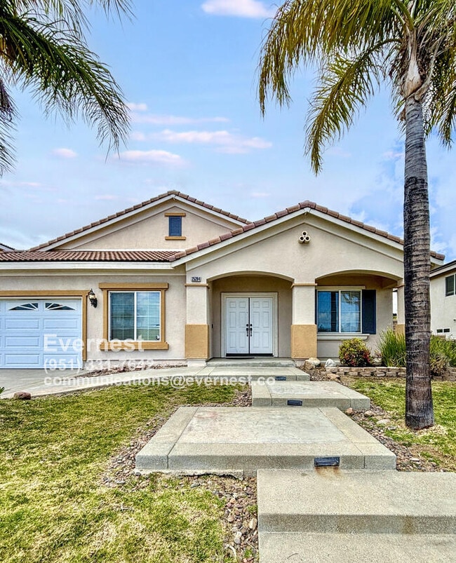 Beautiful 3-Bedroom Home with Fireplace an... - Beautiful 3-Bedroom Home with Fireplace an...