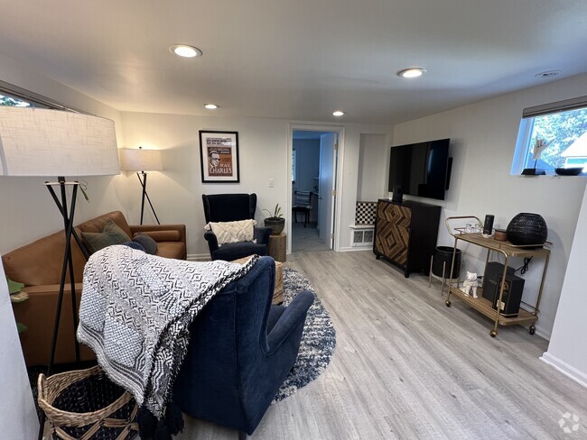 Building Photo - 208 N 10th St Unit B Rental