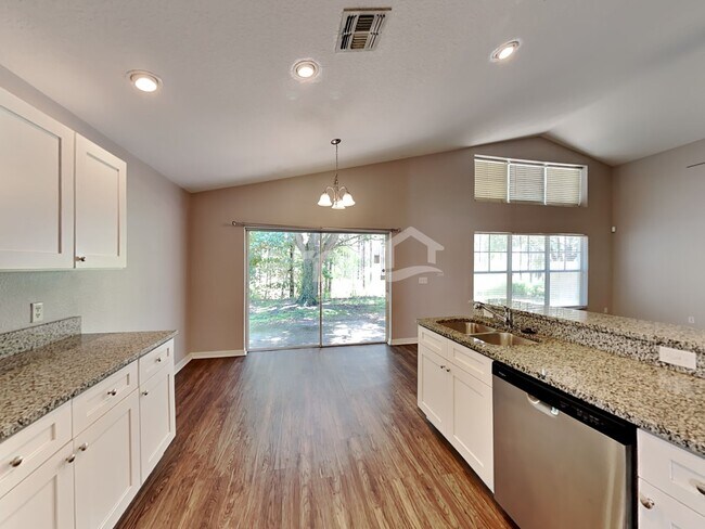 Photo - 204 Silver Palms Cir