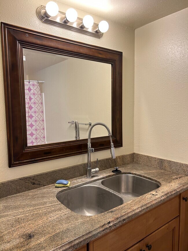 18685 San Marcos St Townhome Townhome Rental in Fountain Valley CA