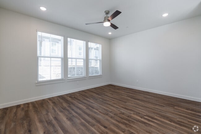 3BR , 2,5BA - 1.669SF - Canvas at Grand Prairie Townhomes