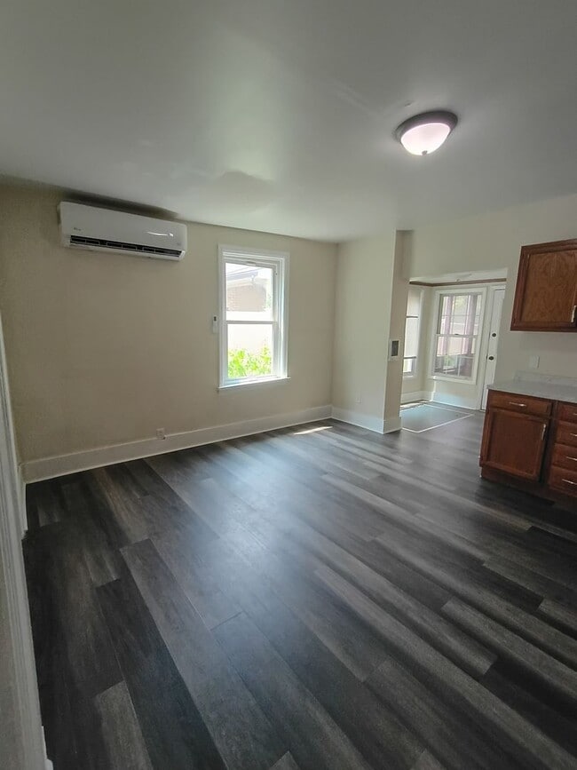 211 E Main St