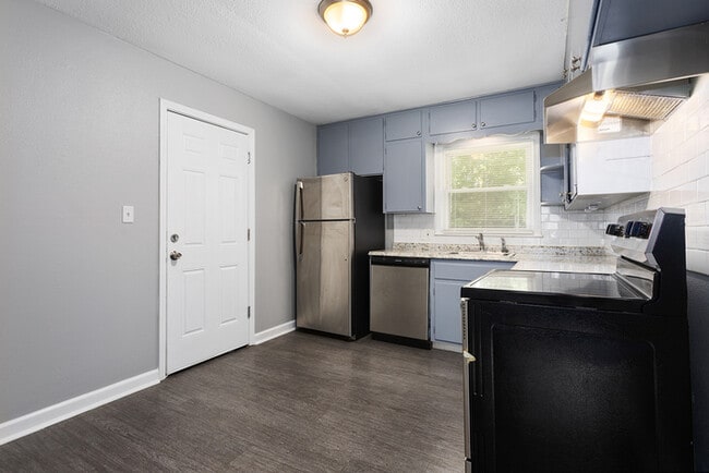 Building Photo - Newly rehabbed 3 bed 1.5 bath in Raytown Rental