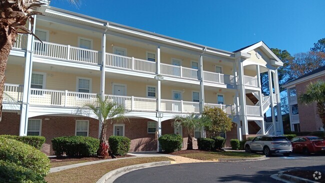 Building Photo - LOVELY 2 BEDROOM, 2 BATHROOM FURNISHED CON... Rental