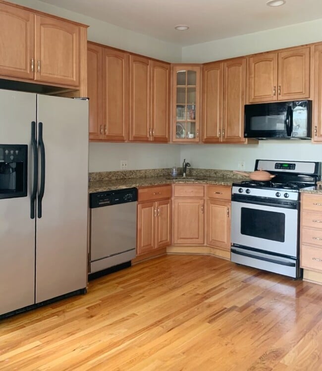 Kitchen - 1306 N Kedzie Ave Unit 2