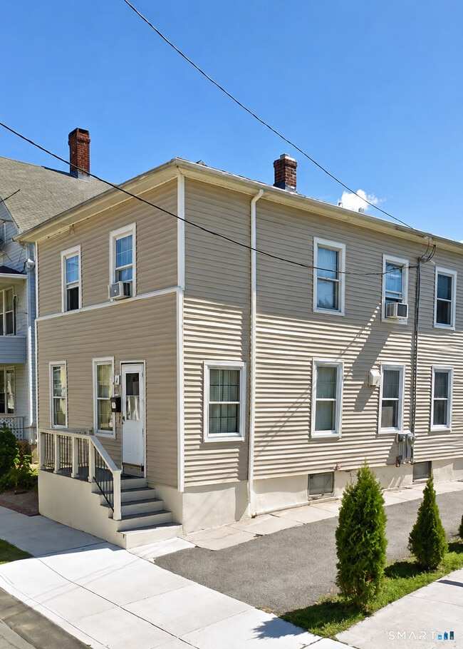 Building Photo - 17 N Spring St Unit 1