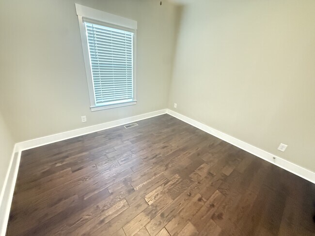 Photo - 1112 Phillips St SW