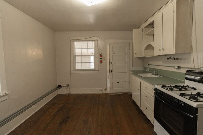 Photo - 2 Bedroom House Just Steps From Downtown & Campus
