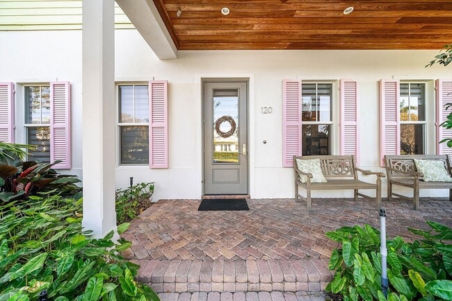 Photo - 120 Grove Way