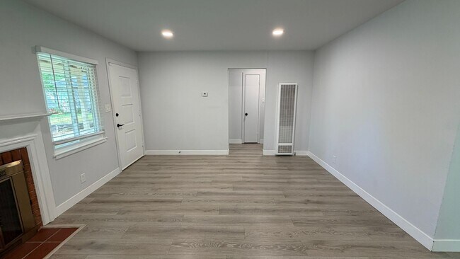 Photo - Pleasant Hill! Beautiful remolded 3 bedroom 1 bath single family home excellent neighborhood!