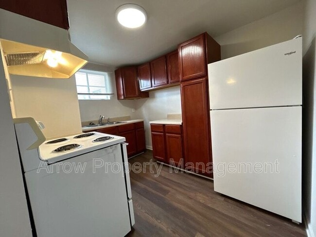 Photo - 609 W 14th St