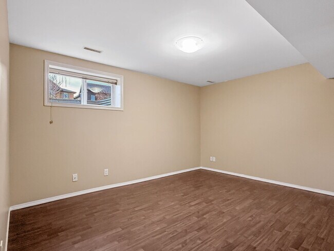 Photo - 5016-521A Street Southwest - Lower St