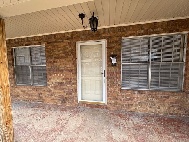 Building Photo - 1815 S Erie, Apt 1-4 Unit 1815 S Erie, Apt 3