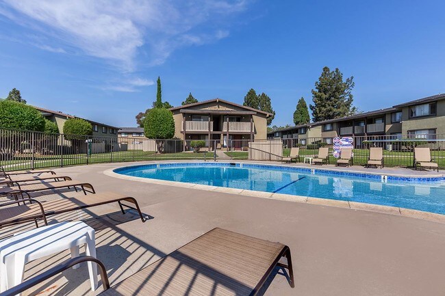 Saddleback Ranch Apartments For Rent in Mission Viejo, CA