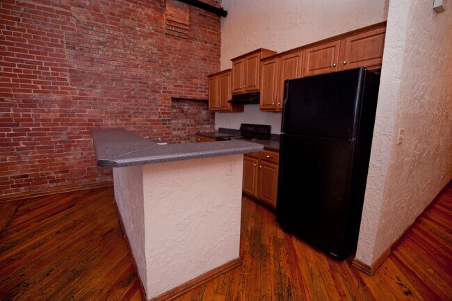 Building Photo - Market 102 Unit M 102