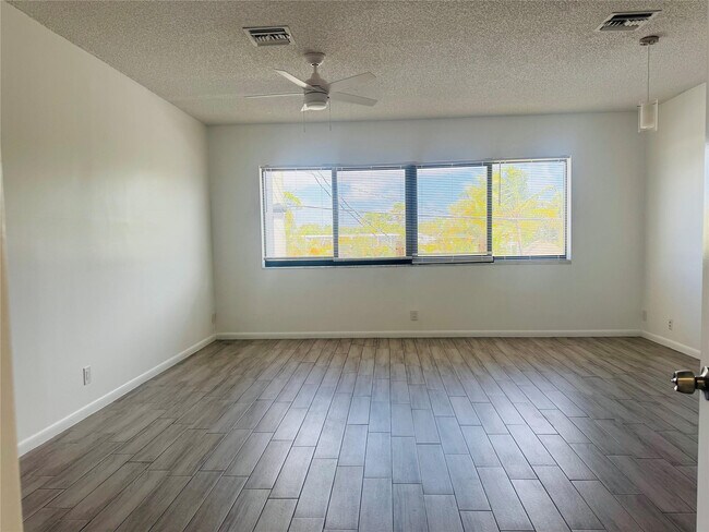 Photo - 229 E Commercial Blvd Unidad 2