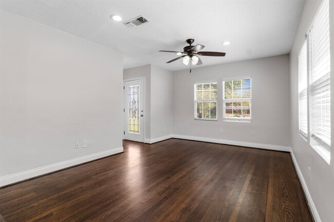 Photo - 714 Ogilvie St