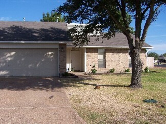 Photo - Beautiful 3/2 house centrally located home by Wolf Pen Creek!