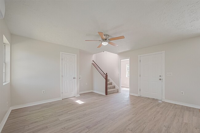 Photo - 913 Nevell St