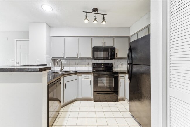 Building Photo - 1710 W T C Jester Blvd Unit 5307 Rental