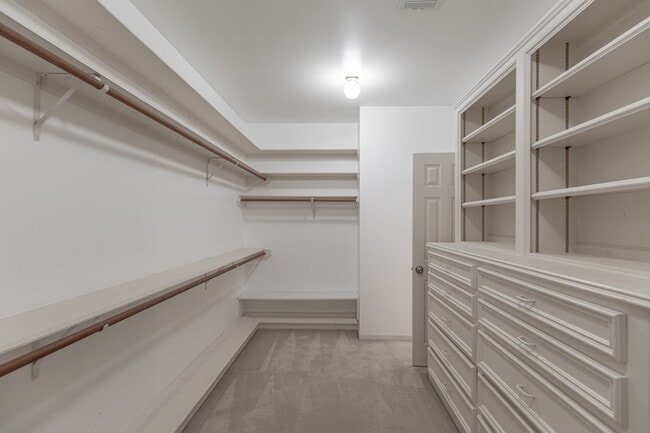 Building Photo - 4418 Jane St