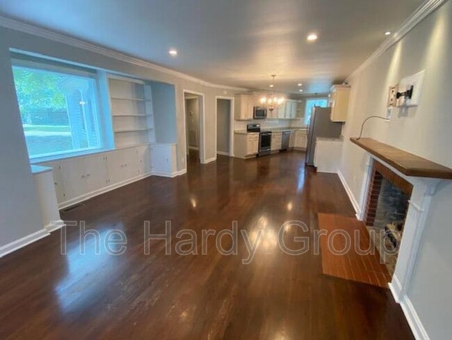 Photo - 934 McKellar Dr