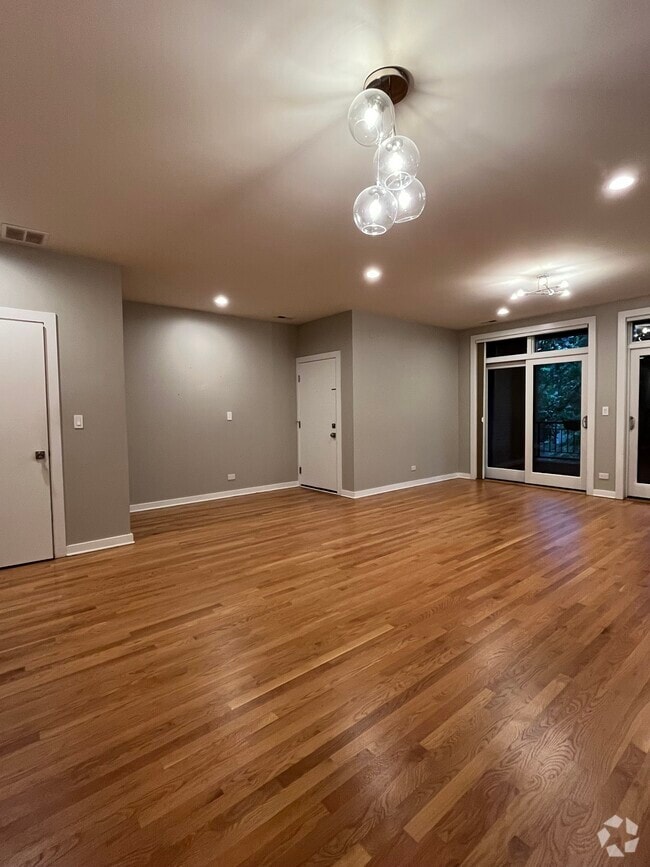 Building Photo - 679 N Peoria St Unit 3N Rental