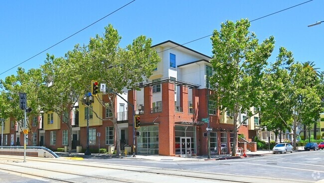 Building Photo - COMING SOON $2,650- CUTEST CONDO IN DOWNTO... Unit 209