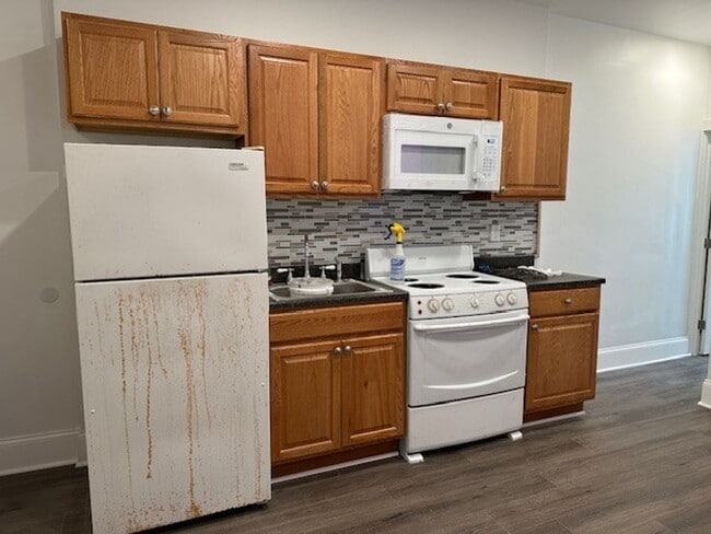 Photo - Harrisburg School District 2 Bedroom 1 Bat... Unit 1