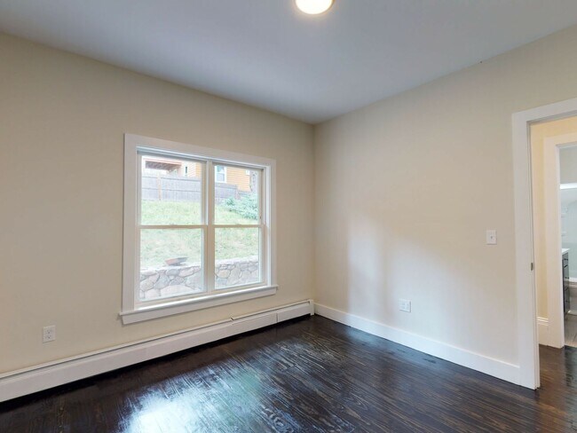 Photo - Enormous 5 Bedroom 2 Bath @ Mission Hill