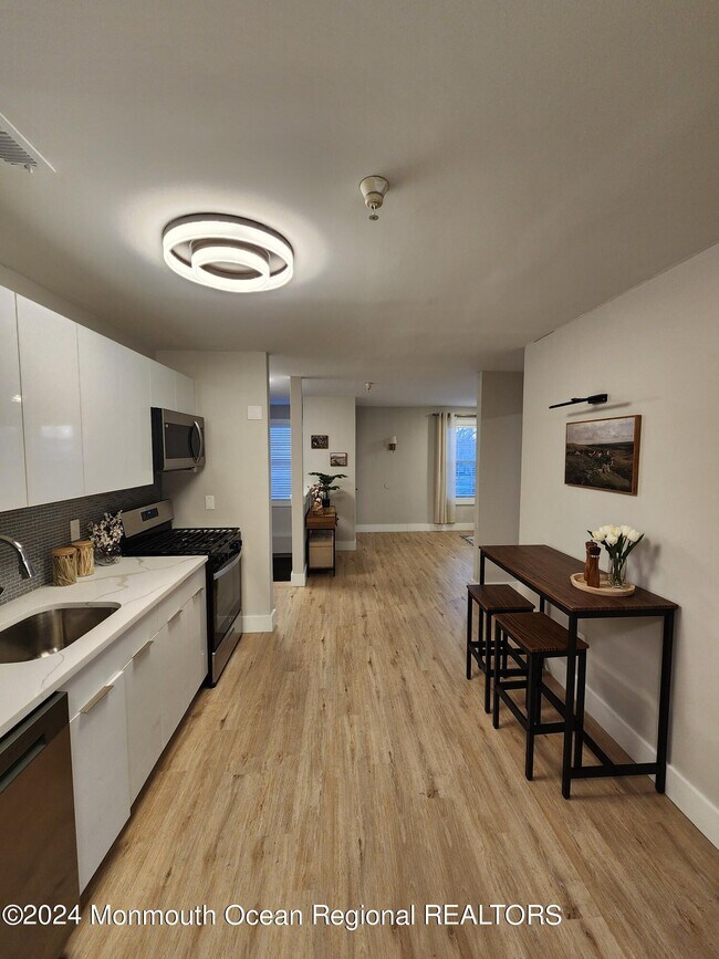 Photo - 3 N American Dr