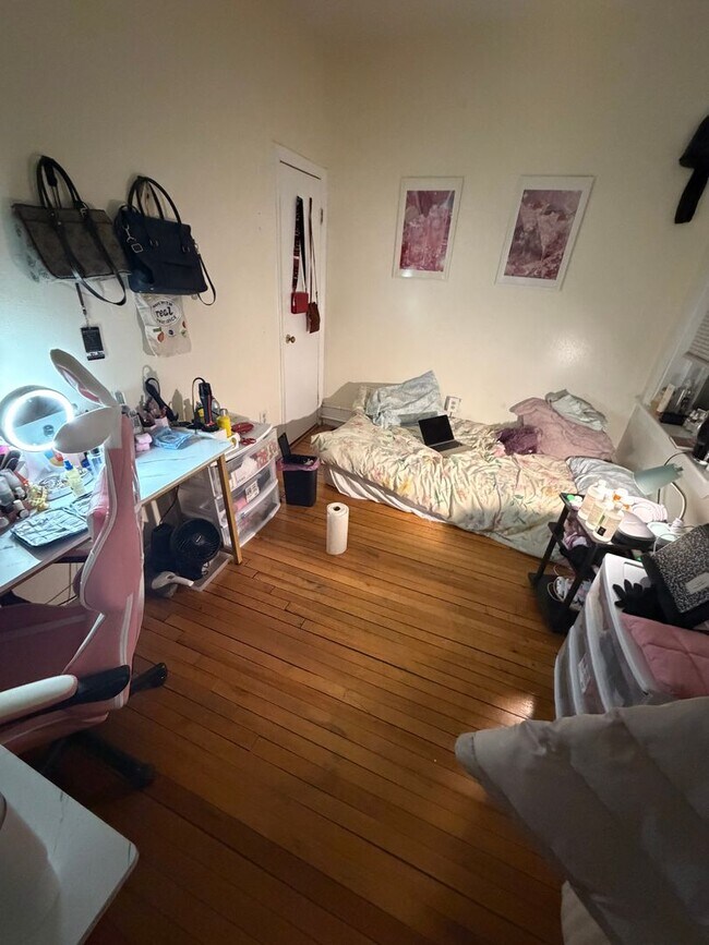 Photo - 2BR 1Bth unit. Heat/Hot Water included. Great location!