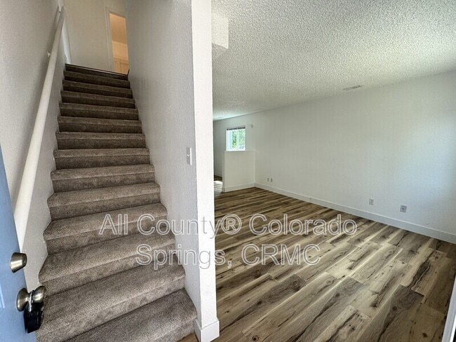 Photo - 6676 Provincial Dr