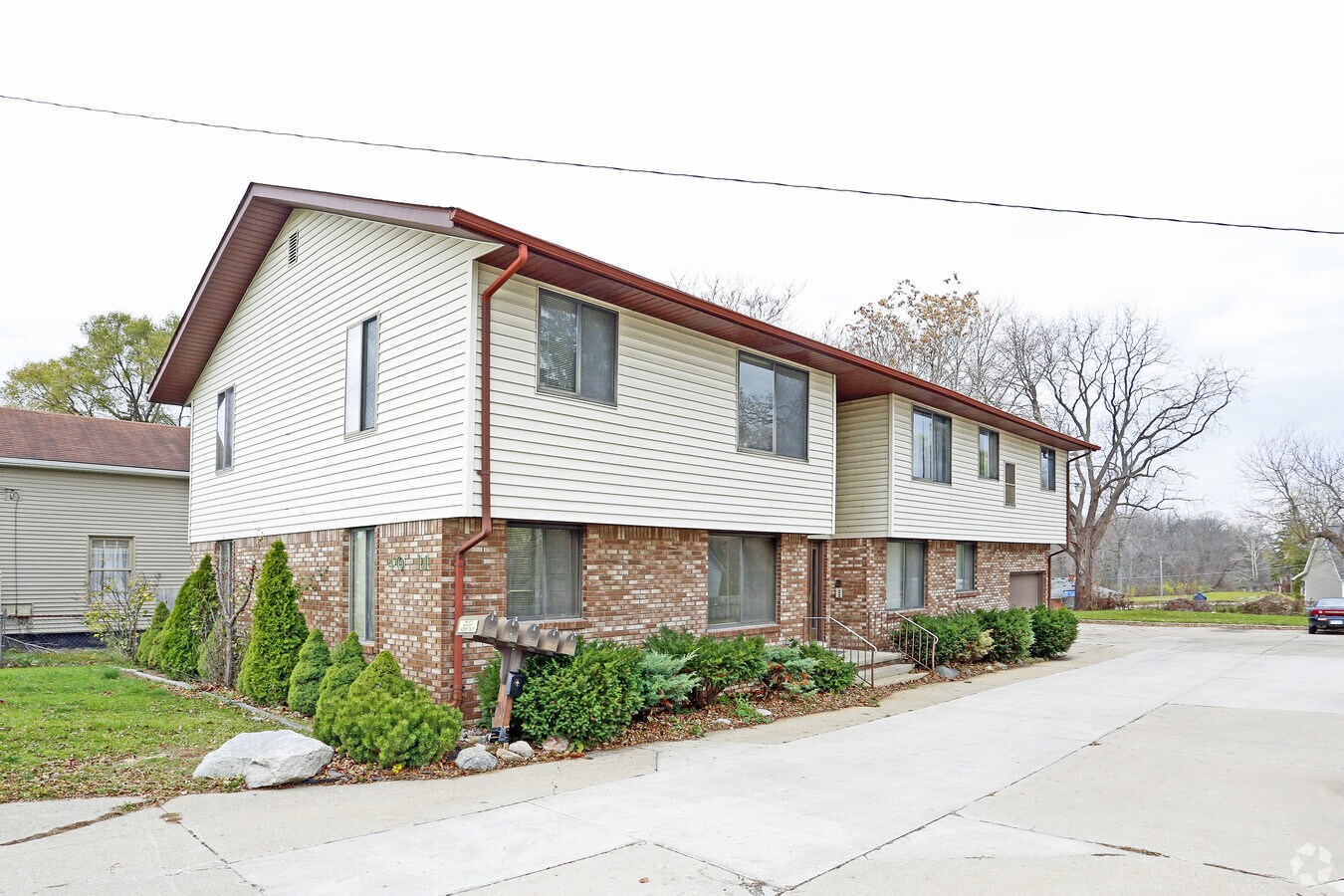 Crestview Apts - Crestview Apts